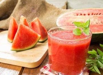 来月经吃瓜行吗,月经期间吃瓜的注意事项与建议