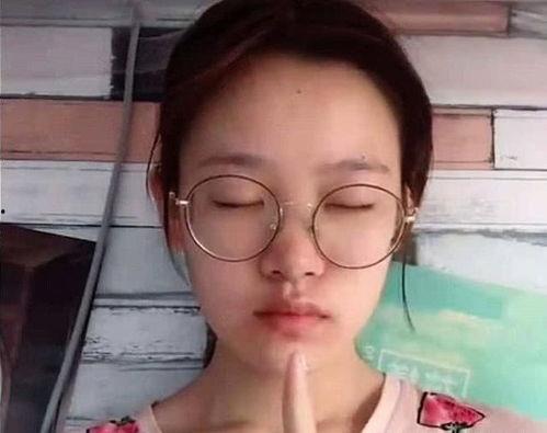 寝室眼镜妹吃瓜,揭秘校园八卦风云