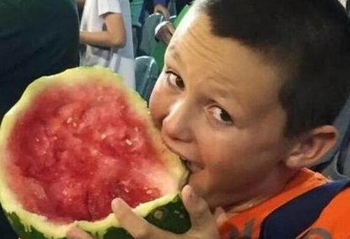 吃西瓜连瓜带皮吃  第3张